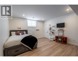 3613 Queen STREET - 35