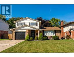 668 WINCHESTER CRESCENT - 1