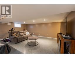 668 WINCHESTER CRESCENT - 26