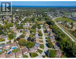 668 WINCHESTER CRESCENT - 44