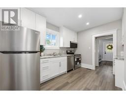 290 Cromwell STREET - 13