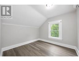 290 Cromwell STREET - 17
