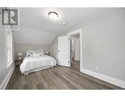 290 Cromwell STREET - 19