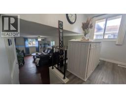 44 YORK CRESCENT - 12