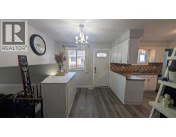 44 YORK CRESCENT - 13