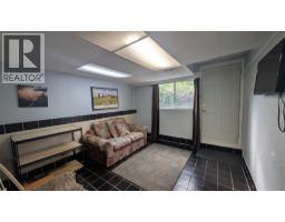 44 YORK CRESCENT - 18