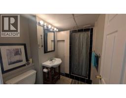 44 YORK CRESCENT - 19