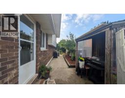 44 YORK CRESCENT - 23