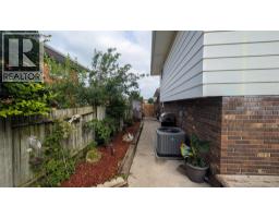44 YORK CRESCENT - 24