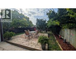 44 YORK CRESCENT - 27