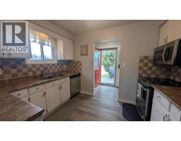 44 YORK CRESCENT - 6