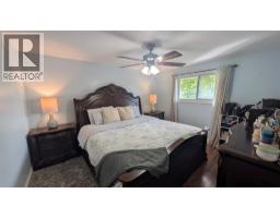 44 YORK CRESCENT - 8