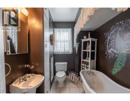 438 Emmeline STREET - 13