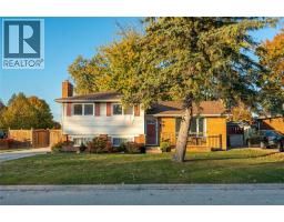 304 BRENTWOOD CRESCENT - 1