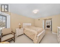920 LAKESHORE ROAD - 48