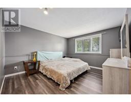 526 BIRCHBANK AVENUE - 11