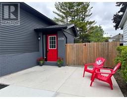 1578 COUNCILLORS STREET - 2