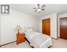 330 Willow CRESCENT - 21