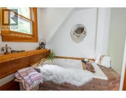 5252 EGREMONT ROAD - 23