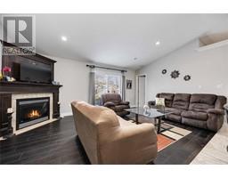 812 CARRIAGE WAY - 12