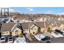 812 CARRIAGE WAY - 33