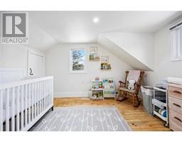 746 PHILLIP STREET West - 14