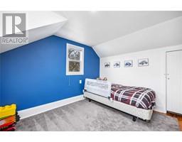 746 PHILLIP STREET West - 17