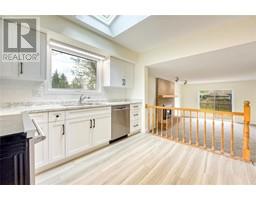 38 COPPERFIELD COURT - 13