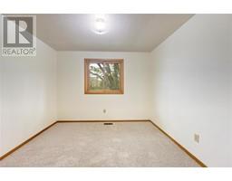 38 COPPERFIELD COURT - 25