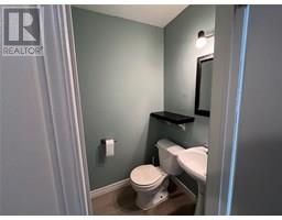 155 BEDFORD CRESCENT - 4