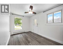 906 CHAMPLAIN ROAD - 11