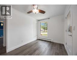 906 CHAMPLAIN ROAD - 12