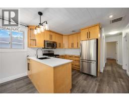 906 CHAMPLAIN ROAD - 13