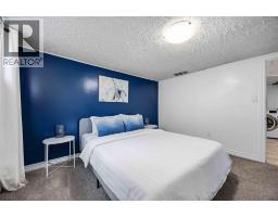 906 CHAMPLAIN ROAD - 35