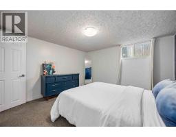 906 CHAMPLAIN ROAD - 36