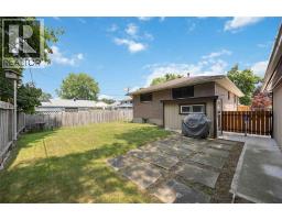 906 CHAMPLAIN ROAD - 41