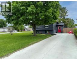 1578 COUNCILLORS STREET - 2