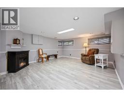 53 Vimy CRESCENT - 11