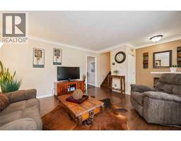53 Vimy CRESCENT - 3