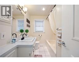 53 Vimy CRESCENT - 6