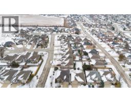 4015 ROSEMOUNT DRIVE - 35