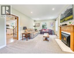 703 Wellington STREET - 18