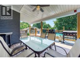 703 Wellington STREET - 35