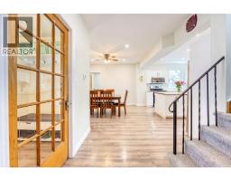 703 Wellington STREET - 16