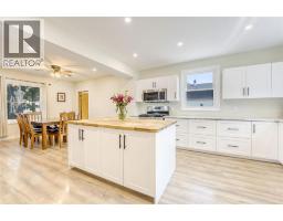 703 Wellington STREET - 18