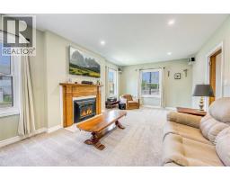 703 Wellington STREET - 29