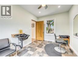 703 Wellington STREET - 31