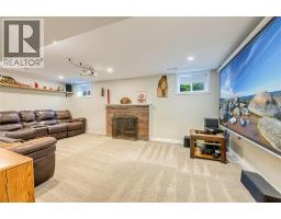 703 Wellington STREET - 38