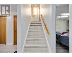 66 TWEEDSMUIR AVENUE - 15