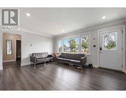 66 TWEEDSMUIR AVENUE - 4